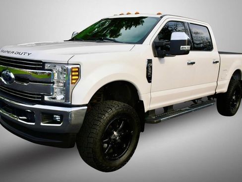 Used 2019 Ford F250 Lariat w/ Lariat Ultimate Package AWD/4WD image 2