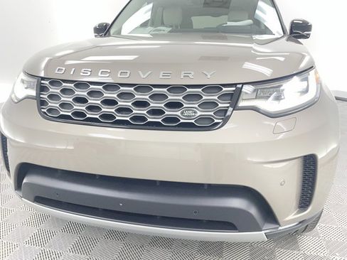 New 2026 Land Rover Discovery S image 9