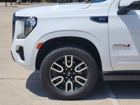Used 2022 GMC Yukon XL AT4 AWD/4WD image 8