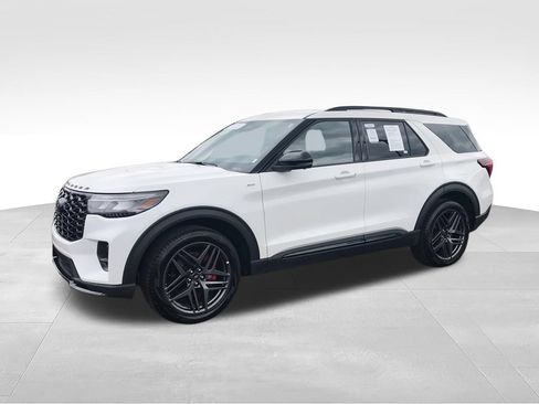 Used 2025 Ford Explorer ST-Line w/ ST-Line Street Pack AWD/4WD image 4