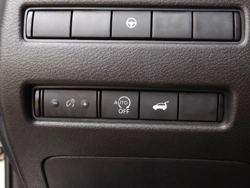 Used 2024 Nissan Rogue SV AWD/4WD image 24