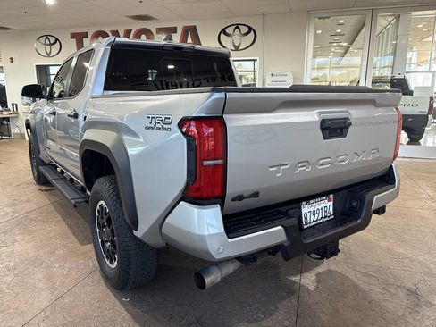 Used 2024 Toyota Tacoma TRD Off-Road w/ TRD Off Road Upgrade Package AWD/4WD image 8