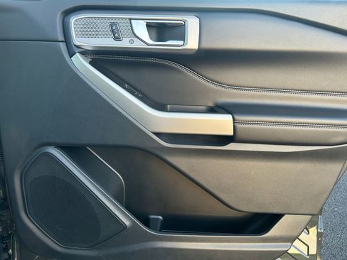 Used 2022 Ford Explorer Limited image 25