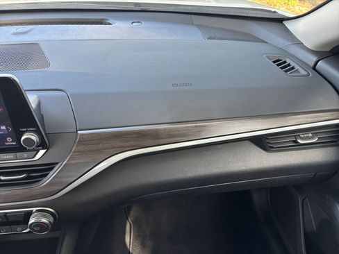 Used 2025 Nissan Altima 2.5 SV FWD image 36