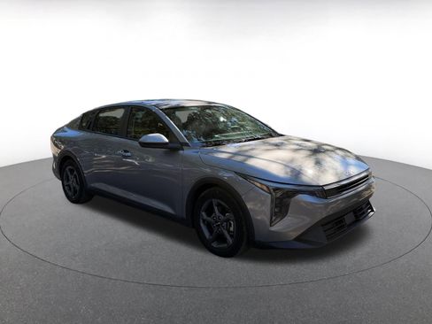 Used 2025 Kia K4 LXS image 1