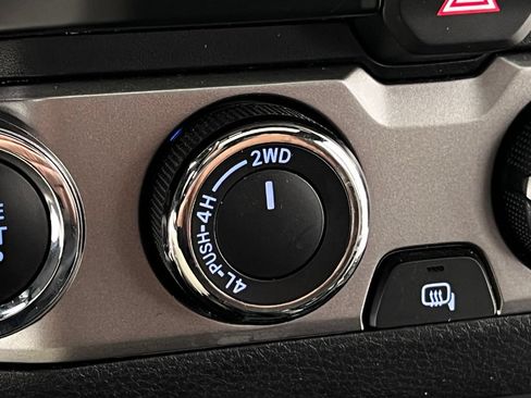 Used 2019 Toyota Tacoma Limited AWD/4WD image 21