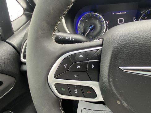 Used 2025 Chrysler Pacifica Select FWD image 14
