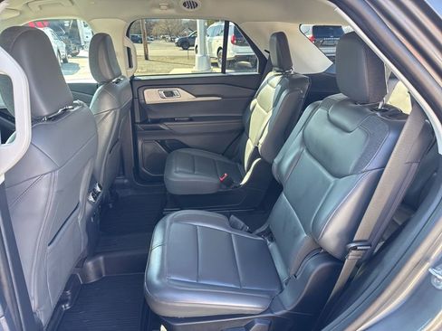 Used 2025 Ford Explorer Active w/ Active Comfort Package image 23