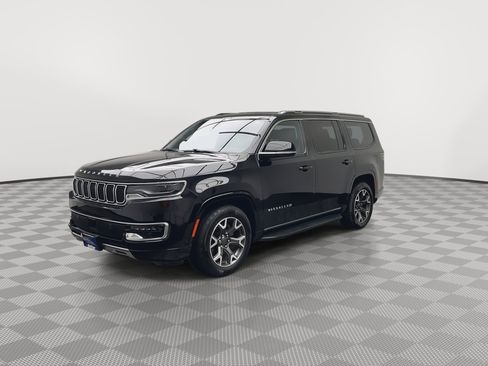 Used 2024 Jeep Wagoneer Series III AWD/4WD image 39