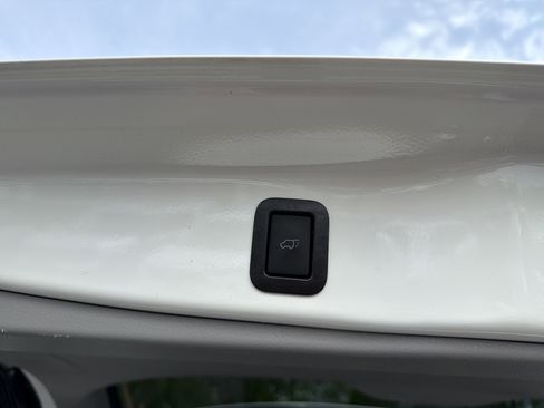 Used 2019 Toyota Highlander Plus AWD/4WD image 26