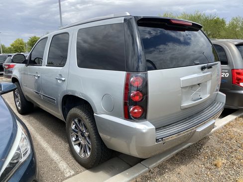 Used 2011 GMC Yukon Denali AWD/4WD image 3