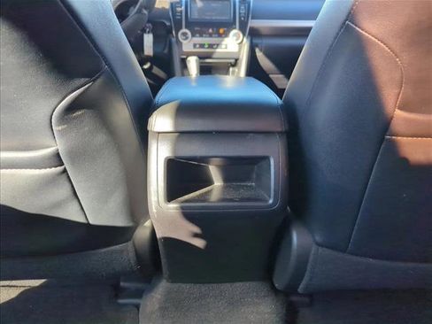 Used 2014 Toyota Camry SE image 24