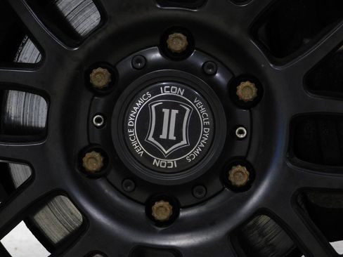 Used 2017 Toyota Tacoma Limited image 23