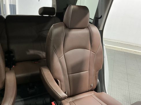 Used 2021 Buick Enclave Avenir w/ Avenir Technology Package image 32