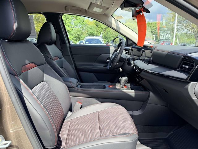 Used 2026 Nissan Kicks SR w/ Interior Electronics Package FWD image 10