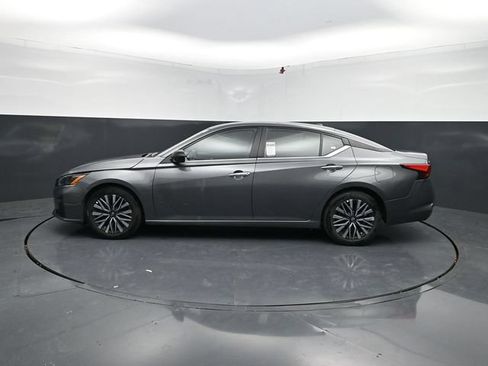 Used 2025 Nissan Altima 2.5 SV FWD image 4