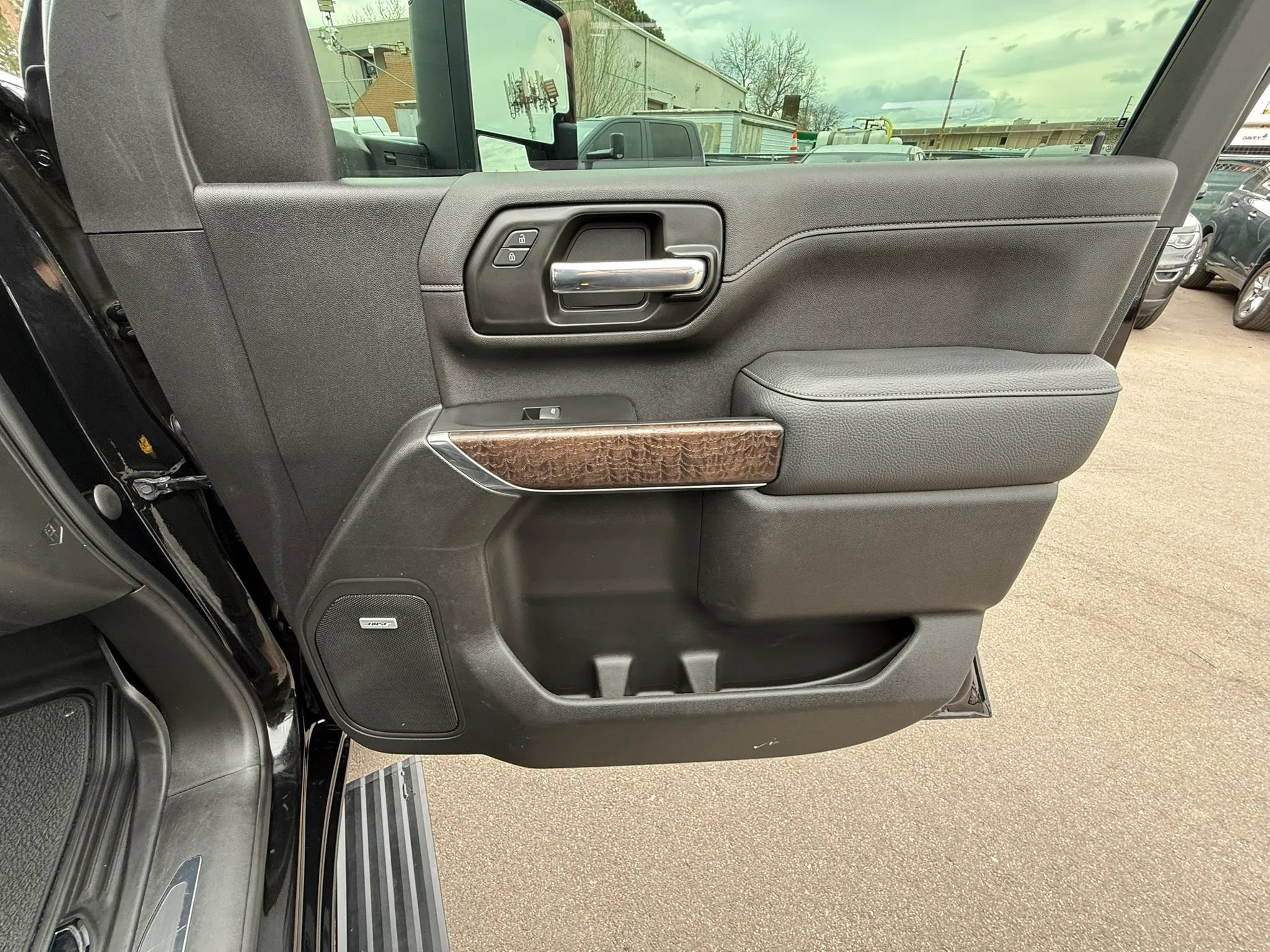 Used 2022 GMC Sierra 2500 Denali w/ Denali Black Diamond Edition AWD/4WD image 50