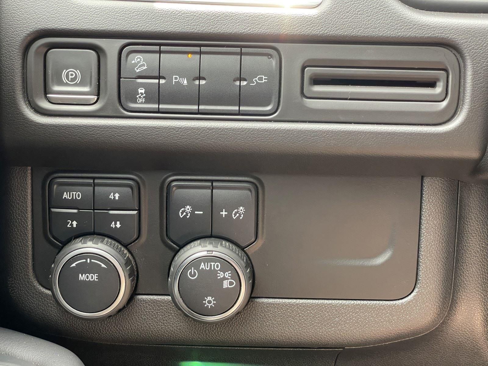 Used 2021 Chevrolet Tahoe Z71 AWD/4WD image 33