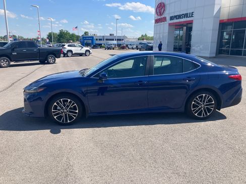 Used 2025 Toyota Camry XLE FWD image 5