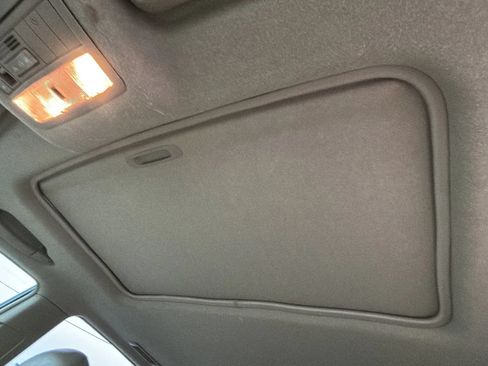 Used 2013 Toyota Highlander SE FWD image 35