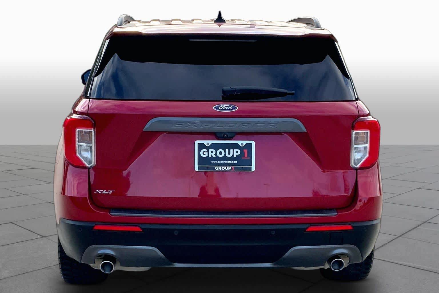 Used 2021 Ford Explorer XLT w/ Equipment Group 202A RWD image 5