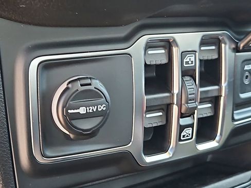 New 2026 Jeep Gladiator Sport AWD/4WD image 13