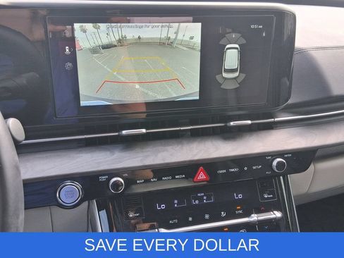 Used 2024 Kia Carnival EX FWD image 12