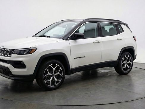 Used 2025 Jeep Compass Limited AWD/4WD image 3
