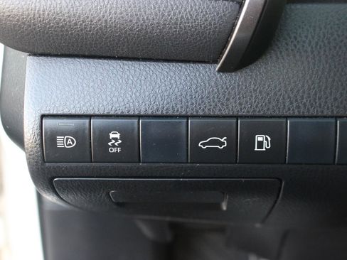 Used 2018 Toyota Camry L image 26