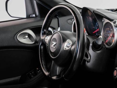 Used 2014 Nissan 370Z Roadster image 11