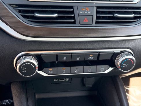 Certified 2025 Nissan Altima 2.5 SV FWD image 24