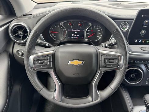 Used 2025 Chevrolet Blazer LT AWD/4WD image 10