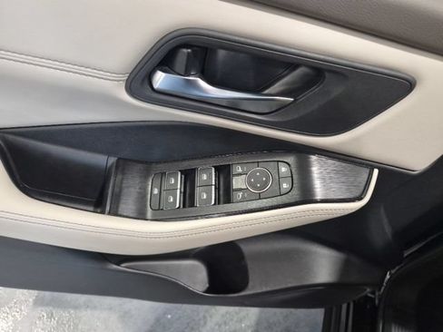 Certified 2025 Nissan Rogue SL AWD/4WD image 11
