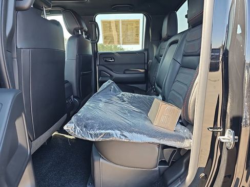 Used 2025 Nissan Frontier PRO-4X w/ Pro Premium Package image 17