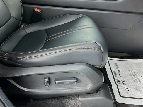 Used 2025 Honda Pilot TrailSport image 34