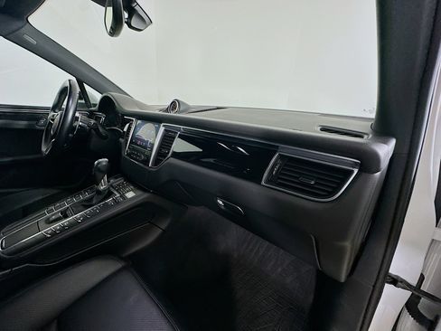 Used 2018 Porsche Macan S image 42