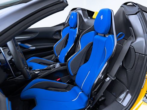 Used 2023 Ferrari SF90 Spider image 23