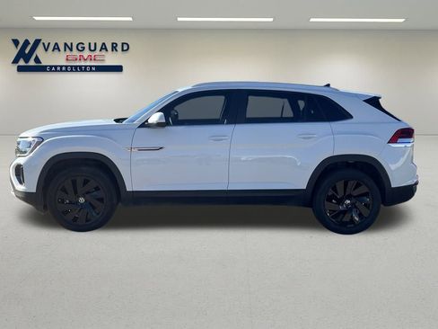 Used 2024 Volkswagen Atlas Cross Sport SE image 2