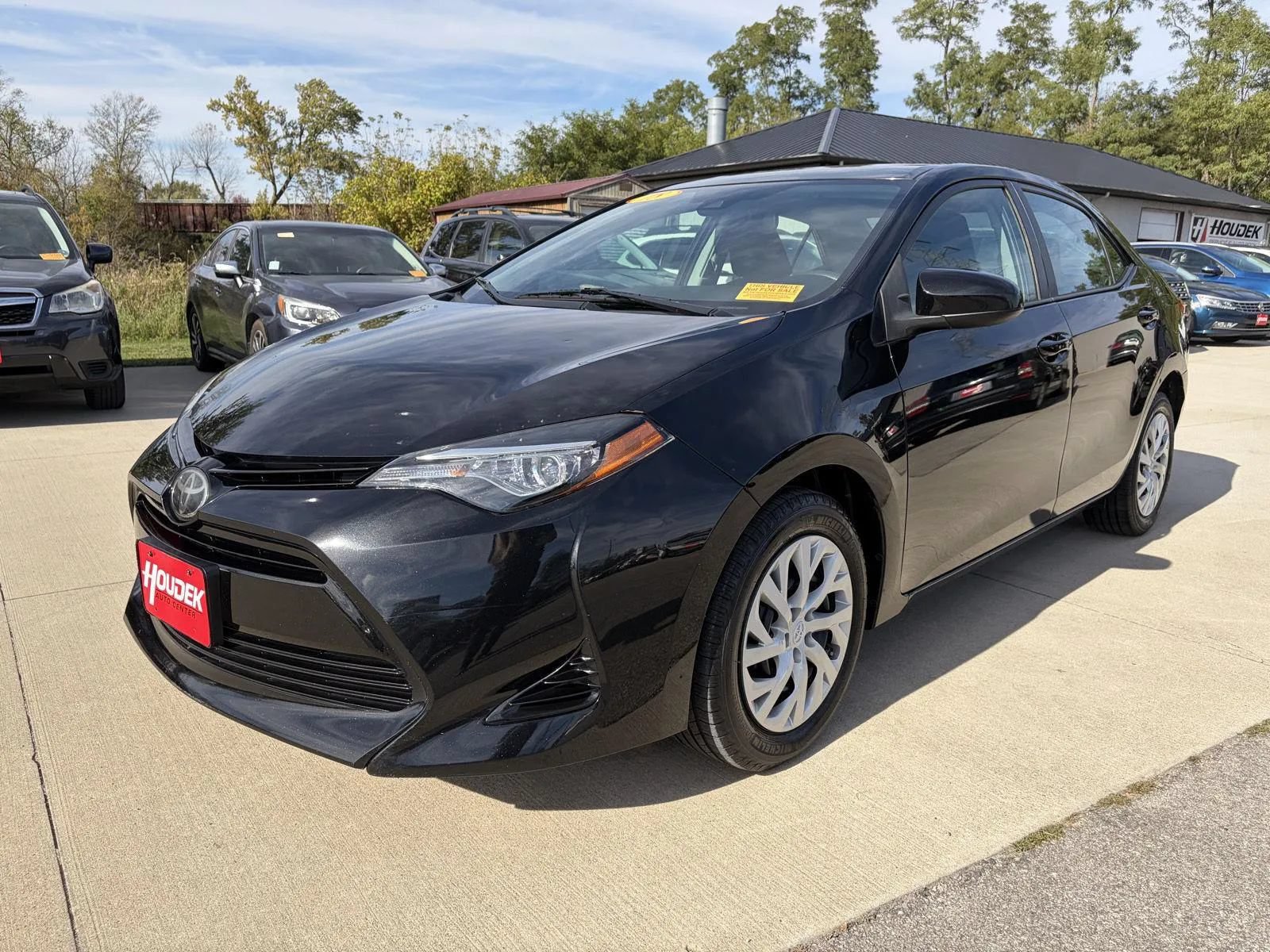 Used 2018 Toyota Corolla LE FWD image 3
