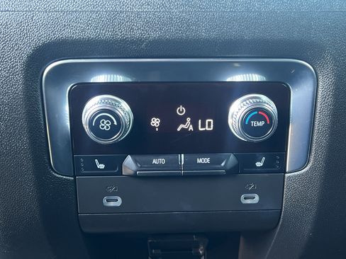 Used 2023 GMC Yukon XL SLT w/ SLT Premium Package AWD/4WD image 37