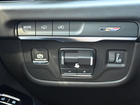 Used 2025 Cadillac Escalade V image 25