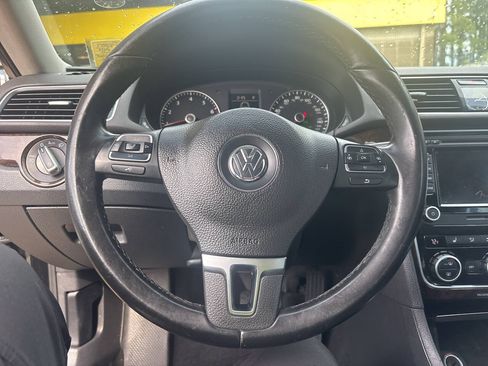 Used 2015 Volkswagen Passat 1.8T SEL Premium FWD image 12
