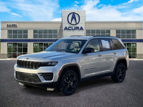 Used 2023 Jeep Grand Cherokee Altitude image 1