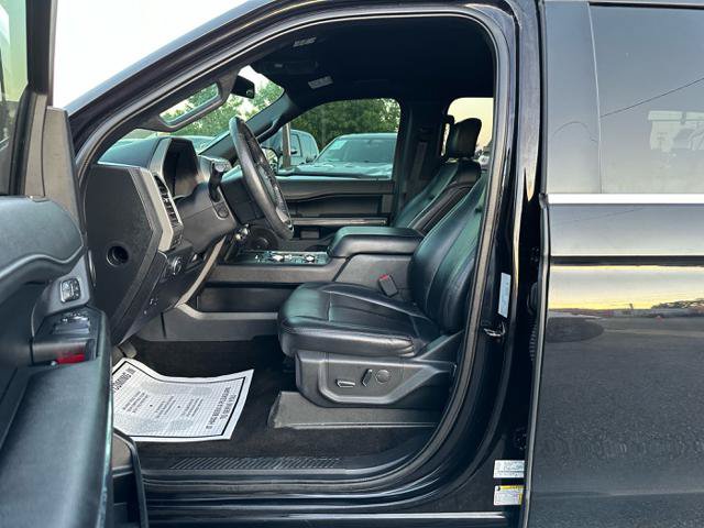 Used 2019 Ford Expedition XLT w/ Equipment Group 202A AWD/4WD image 10