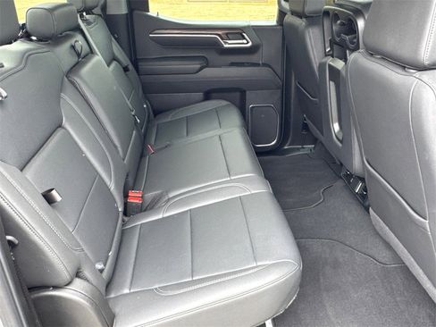 Used 2025 GMC Sierra 1500 SLT image 17