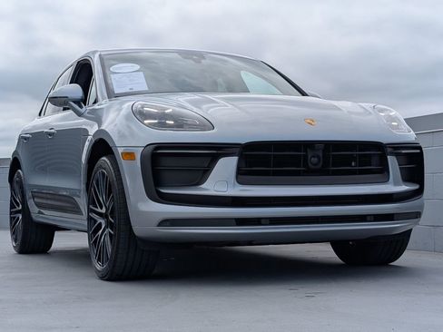 Certified 2024 Porsche Macan AWD/4WD image 25