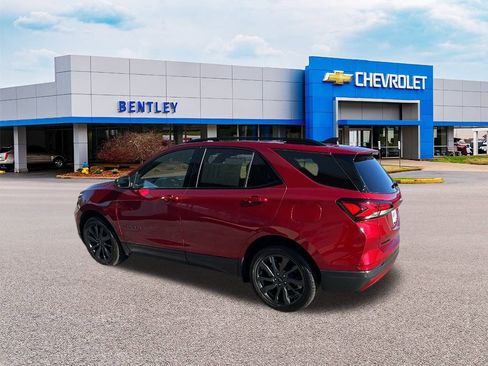 Used 2023 Chevrolet Equinox RS image 3