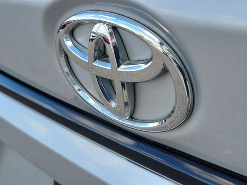 Used 2021 Toyota Corolla LE FWD image 8