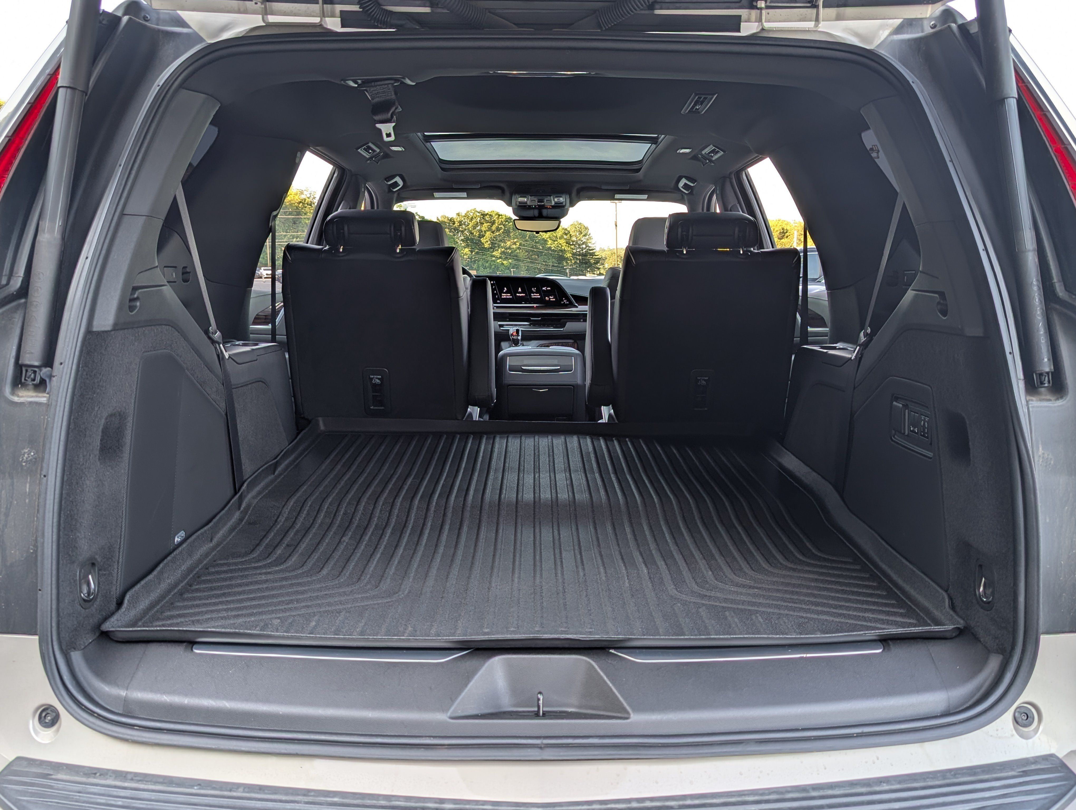 Used 2023 Cadillac Escalade Premium Luxury w/ Performance Package RWD image 19
