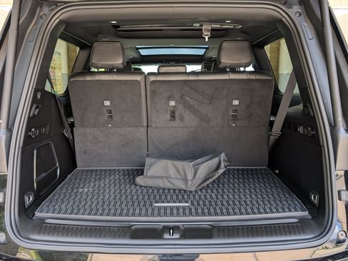 Used 2024 Jeep Wagoneer Series II RWD image 20